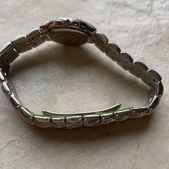 ESQ lady #100490 - Picture 4 of 5